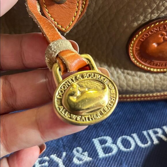 Vintage Dooney & Bourke leather doctor satchel bag w/key, charm & dustbag - Picture 16 of 16